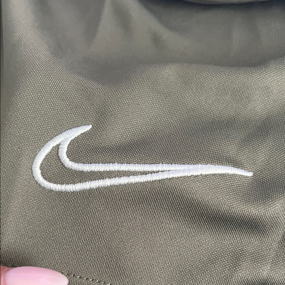 💛 bundle -$6 Nike Men's Dri-Fit Green Athletic Shorts - Picture 6 of 6